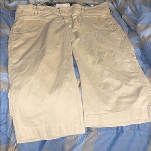 Old Navy Tan Capri In Size 14